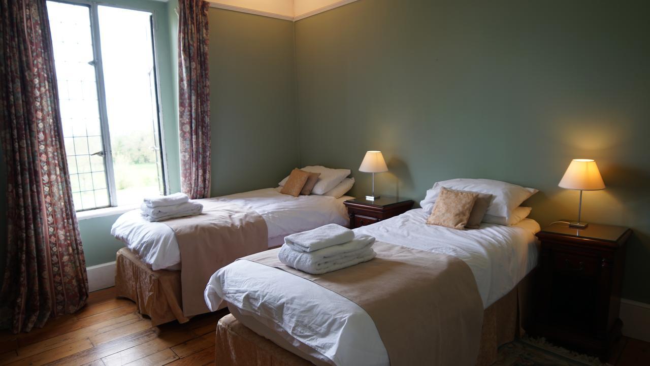 Cleeve House Bed and Breakfast Melksham Exteriör bild