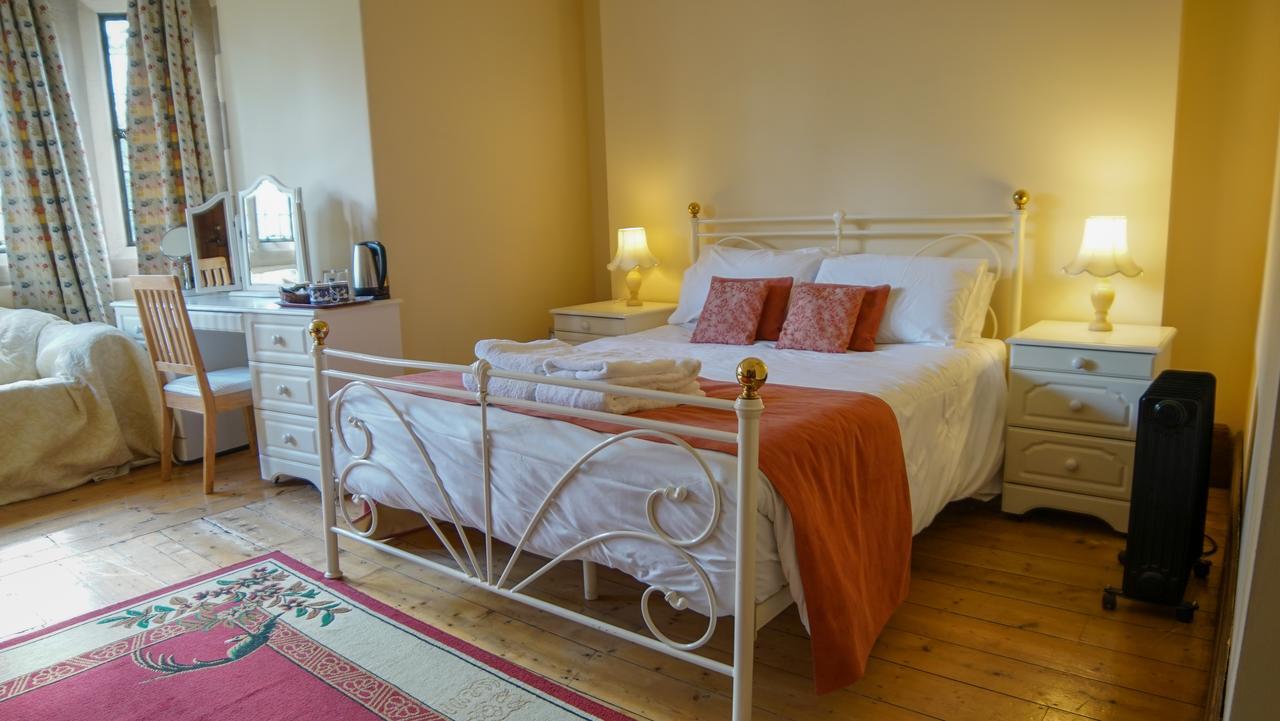 Cleeve House Bed and Breakfast Melksham Exteriör bild