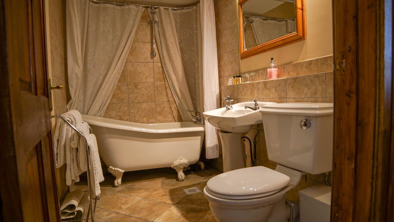 Cleeve House Bed and Breakfast Melksham Exteriör bild