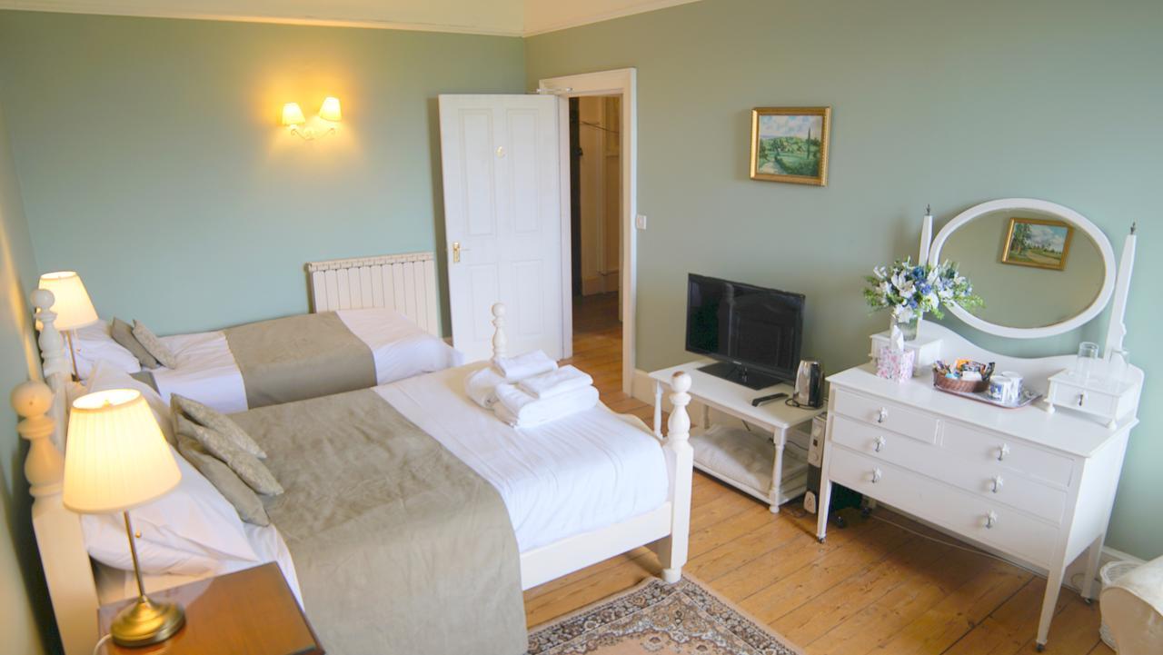 Cleeve House Bed and Breakfast Melksham Exteriör bild
