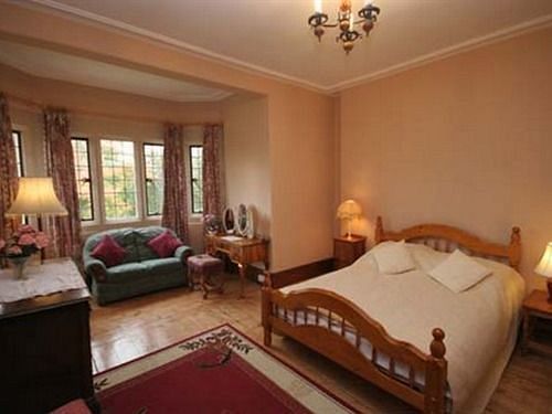 Cleeve House Bed and Breakfast Melksham Exteriör bild