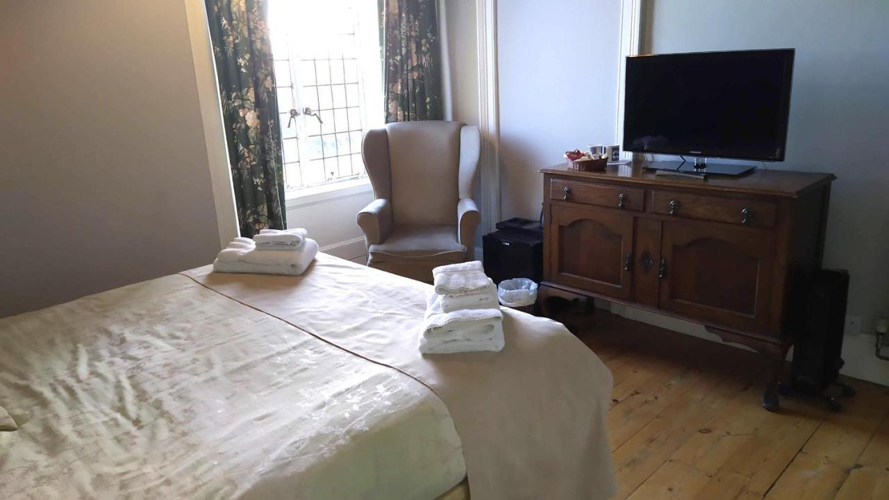 Cleeve House Bed and Breakfast Melksham Exteriör bild